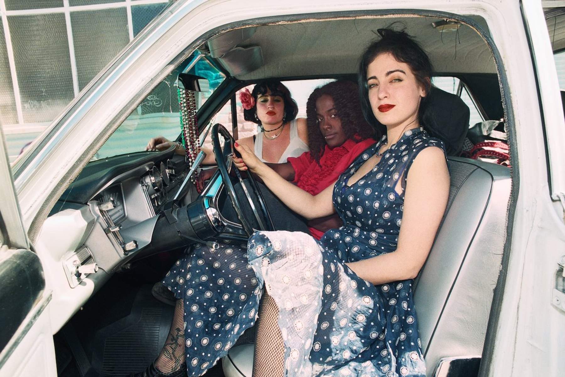 Visualiser l'histoire : La photographie de Chloe Sherman met en lumière les racines queer des années 1990 en Californie (États-Unis) Visualiser l'histoire : La photographie de Chloe Sherman met en lumière les racines queer des années 1990 en Californie (États-Unis)