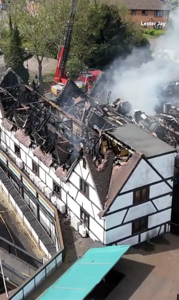 英国・ミルトンキーンズ:歴史的なLGBTQ+の会場が放火の疑いで全壊 United Kingdom, Milton Keynes: Historic LGBTQ+ Venue Completely Destroyed in Suspected Arson Attack