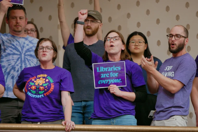 US Tennessee Librarian Fired Over LGBTQ Book Removal Refusal Advocates opposed to the removal of library books in Murfreesboro, Tenn., on Monday.