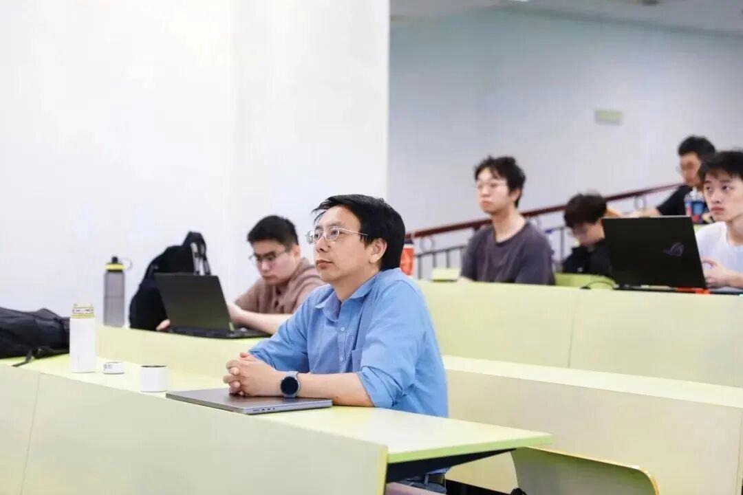 推荐测试-4 college students gave the question and the AI ​​got 0 points