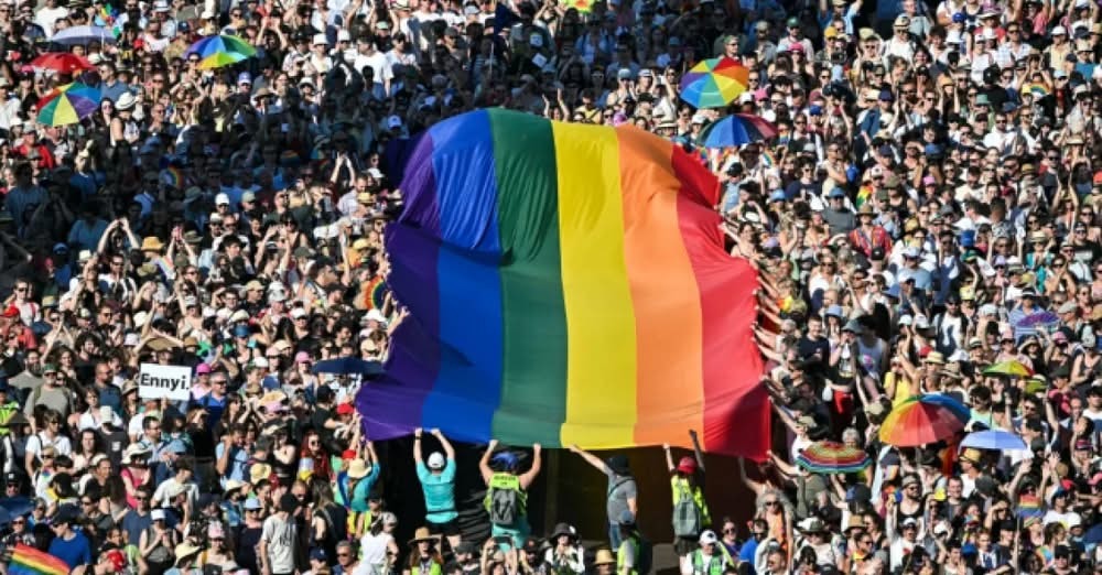 土耳其伊斯坦堡LGBTQ+抗議遭警方拘留數十人 土耳其伊斯坦堡LGBTQ+抗議遭警方拘留數十人