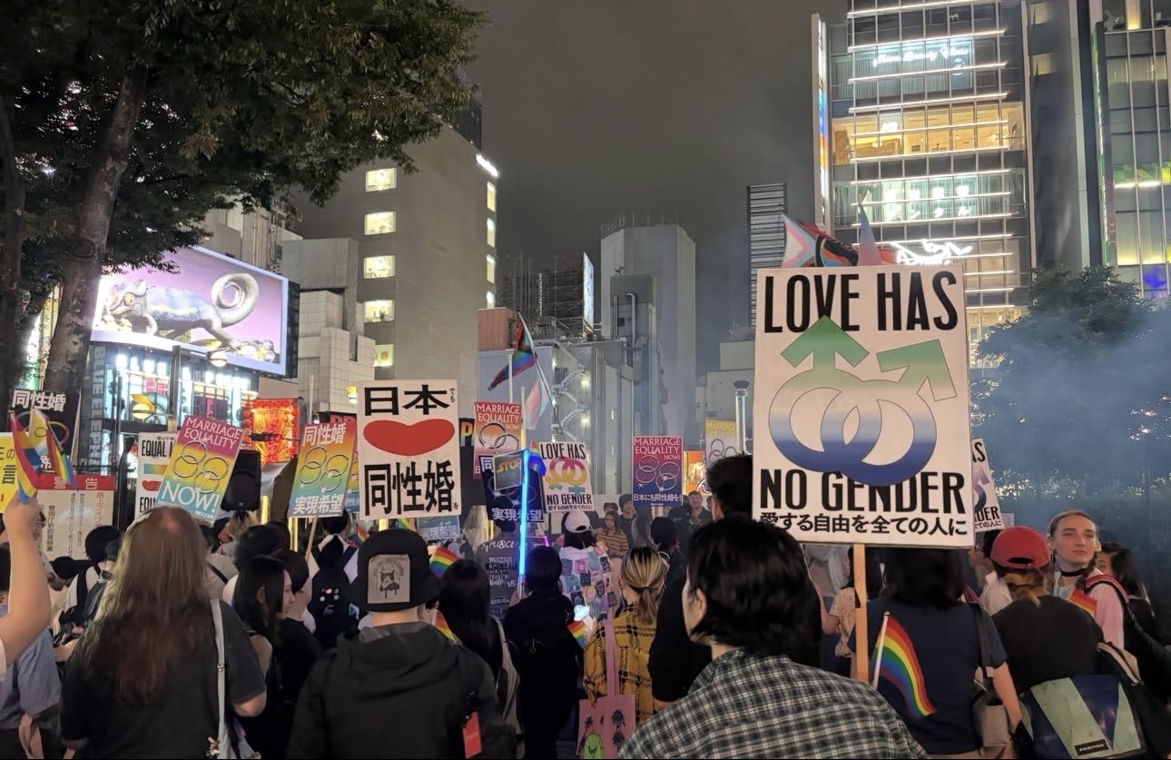 Marche à Tokyo pour le mariage pour tous : le gouvernement à la traîne d'une opinion publique favorable à plus de 70 % Marche à Tokyo pour le mariage pour tous : le gouvernement à la traîne d'une opinion publique favorable à plus de 70 %