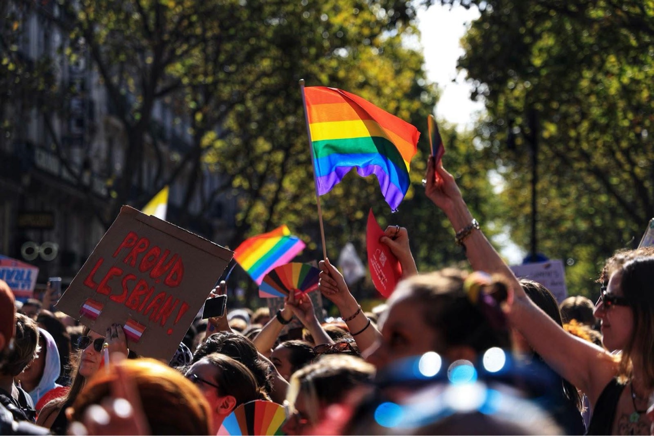 France : Les Parisiens défilent pour la Pride et l'égalité des droits France : Les Parisiens défilent pour la Pride et l'égalité des droits
