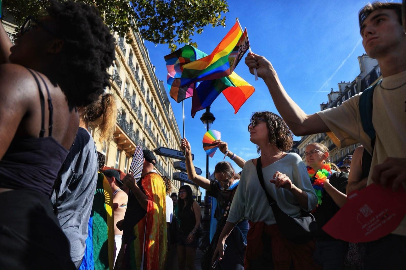 France : Les Parisiens défilent pour la Pride et l'égalité des droits France : Les Parisiens défilent pour la Pride et l'égalité des droits