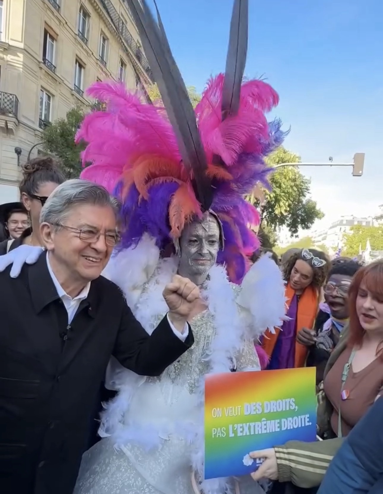 France : Jean-Luc Mélenchon défile à la Marche des fiertés de Paris