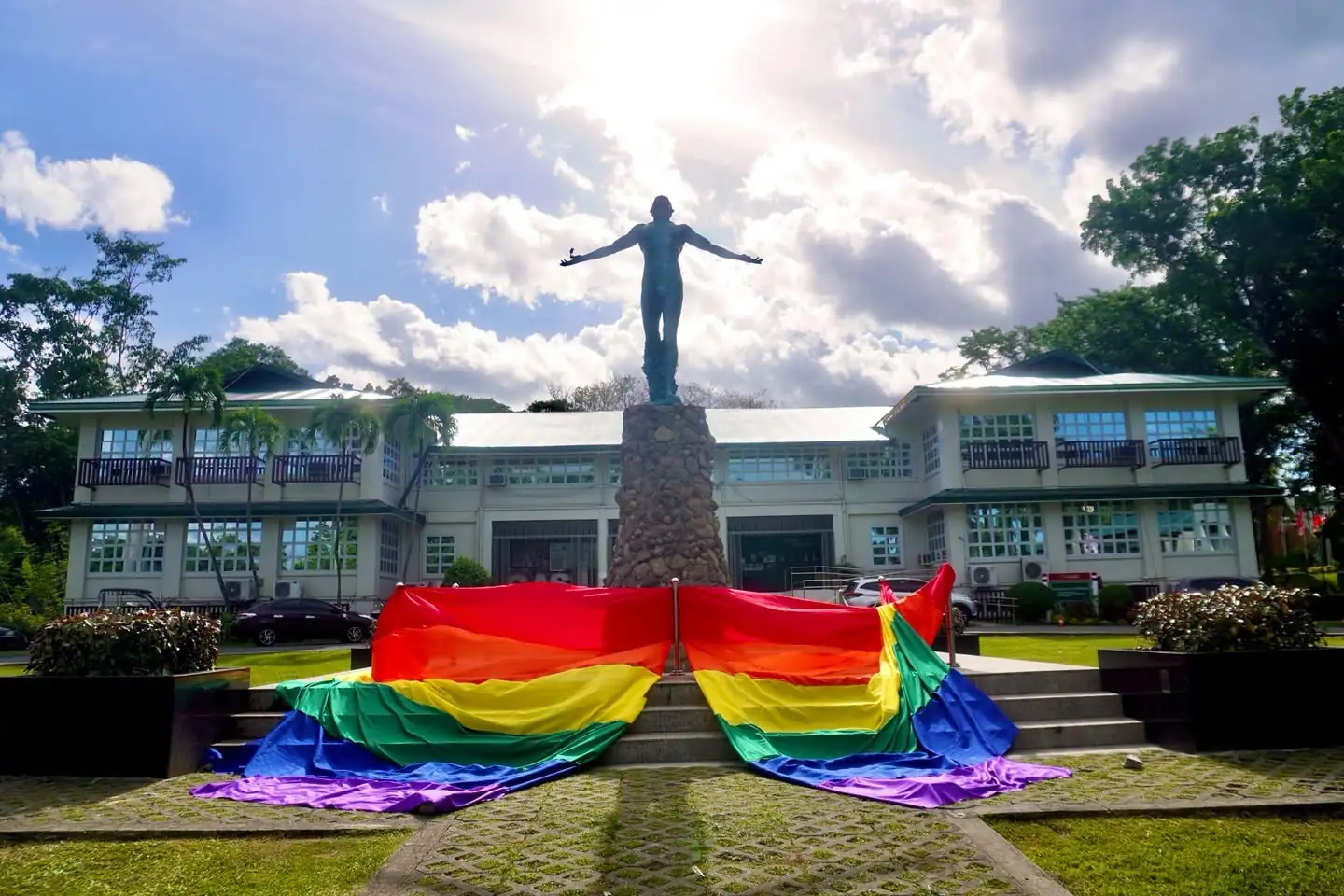 Philippines: UPLB Babaylan Unfurls Giant Rainbow Flag for Pride Month Rainbow flag at Oblation statue